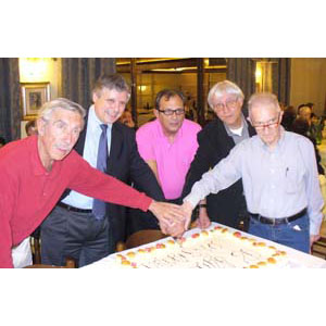 	Mostra di Dolo, 1° Premio 2008, taglio della torta con Ippoliti, Manara, Toppi e al centro D'Agostino 	